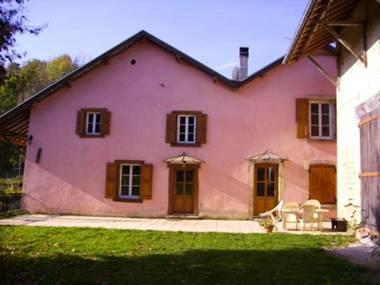 Maison de 2 chambres avec jardin clos et wifi a Chirens