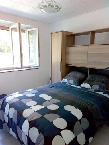 Maison de 2 chambres avec jardin clos et wifi a Chevannes