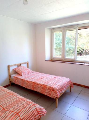 Maison de 2 chambres avec jardin clos et wifi a Chevannes