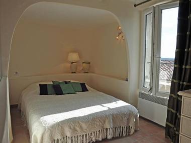 Sun-kissed house in Fayence with Terrace and amazing view