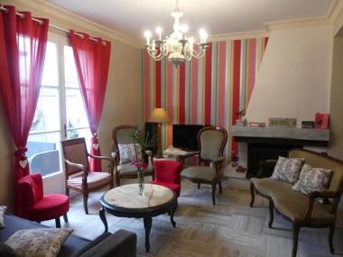 Gîte Cravant-les-Côteaux 6 pièces 10 personnes - FR-1-381-395