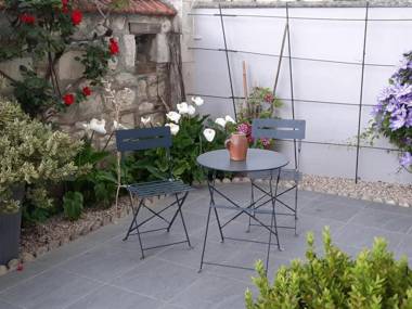 Gîte Cravant-les-Côteaux 6 pièces 10 personnes - FR-1-381-395