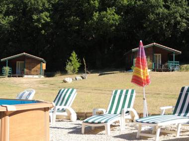 Chalet de 2 chambres avec piscine partagee et jardin amenage a Les Tourettes