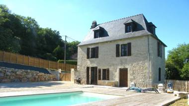 DEMEURE PERIGOURDINE ENTIEREMENT CLIMATISEE avec PISCINE PRIVEE