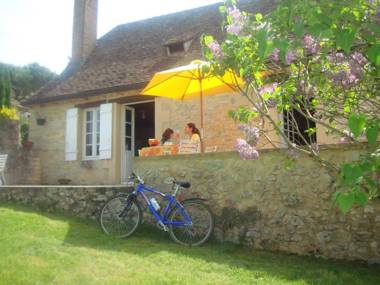 Gîte Azerat 3 pièces 4 personnes - FR-1-616-161