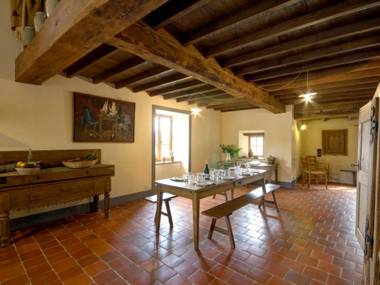 Gîte Saint-Just-la-Pendue 7 pièces 12 personnes - FR-1-496-54