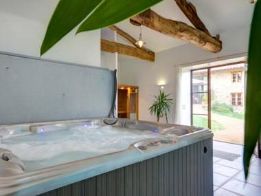 Gîte Saint-Just-la-Pendue 5 pièces 8 personnes - FR-1-496-50