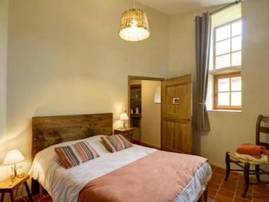 Gîte Saint-Just-la-Pendue 5 pièces 8 personnes - FR-1-496-50