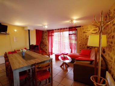 Gîte Saint-Cyr-de-Valorges 5 pièces 8 personnes - FR-1-496-17