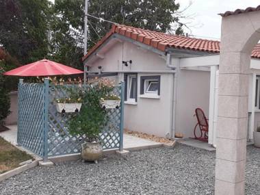 Appartement Vendat 1 pièce 2 personnes - FR-1-489-230