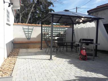 Appartement Vendat 1 pièce 2 personnes - FR-1-489-230