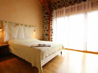 Gîte Saint-Christophe-sur-Dolaison 4 pièces 8 personnes - FR-1-582-284