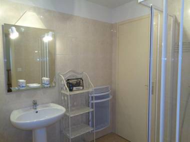 Gîte Saint-Alban-les-Eaux 3 pièces 4 personnes - FR-1-496-75