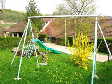 Maison de 2 chambres avec jardin clos a Saint Laurent la Roche