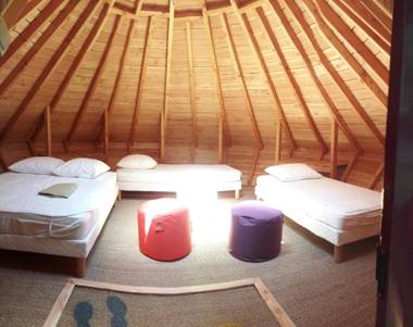 Tipis Du Petit Buisson
