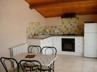 Gîte Sainte-Foy-Saint-Sulpice 1 pièce 2 personnes - FR-1-496-47