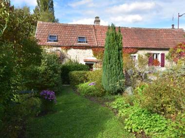 Quaint Holiday Home With Garden in Mézy-moulins France