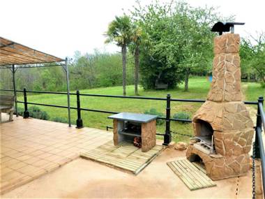 Authentic Holiday Home in Puy-L'evêque with Swimming Pool