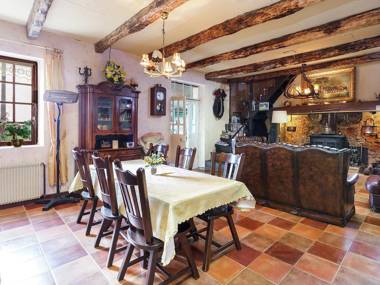 Authentic Holiday Home in Puy-L'evêque with Swimming Pool