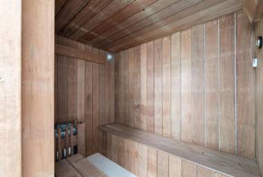 Jolie maison avec piscine intérieure et sauna