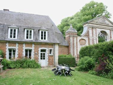 house listed as an historic building near Montreuil