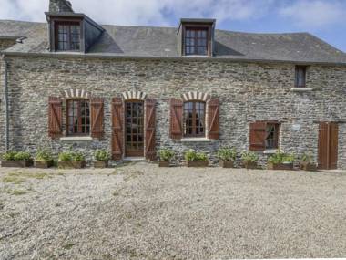 Enticing Holiday Home in Berigny with Swimming Pool