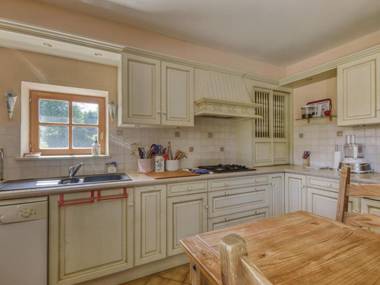 Enticing Holiday Home in Berigny with Swimming Pool