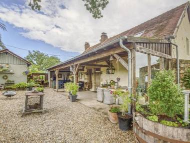 Archaic Holiday Home in Buxières-les-Mines with private Swimming Pool