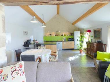 Gîte Louroux-de-Bouble 4 pièces 6 personnes - FR-1-489-5