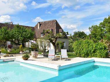 Luxurious Mansion in Aquitaine with Swimming Pool