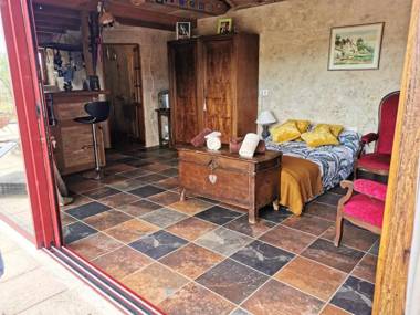 Studio avec piscine partagee jardin amenage et wifi a Bio