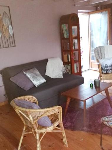 Maison de 2 chambres avec jardin clos et wifi a Gavray