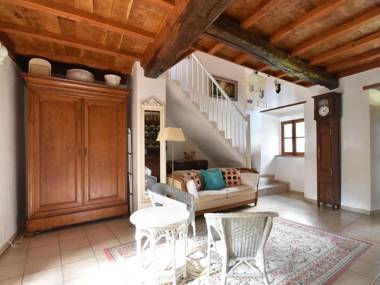 Typical Norman farmhouse with free WiFi a short drive from the coast