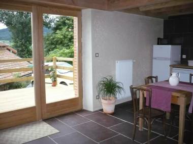 Gîte Saint-Romain-d'Urfé 3 pièces 4 personnes - FR-1-496-189