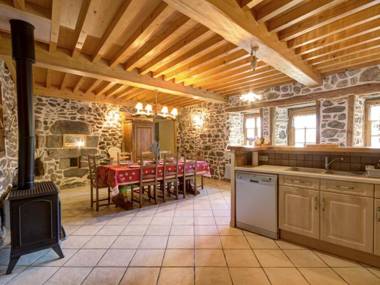 Gîte Saint-Just-en-Bas 4 pièces 6 personnes - FR-1-496-19