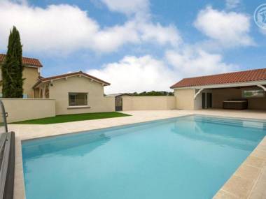 Gîte Chalain-le-Comtal 5 pièces 10 personnes - FR-1-496-48