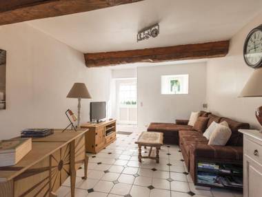 Simplistic Holiday Home in St-Laurent-sur-Mer with Terrace