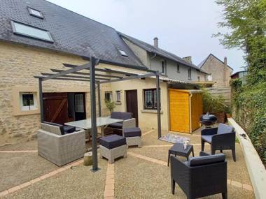 Simplistic Holiday Home in St-Laurent-sur-Mer with Terrace