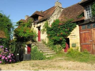 Dreamy Holiday Home in Clermont d' Excideuil with Fireplace