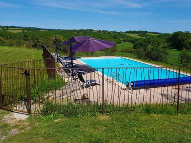 House with private heated swimming pool and nature park beautiful views.