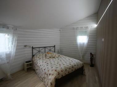 Gîte Chamagne 3 pièces 4 personnes - FR-1-589-11