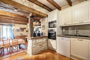 Maison de 6 chambres avec piscine privee jardin amenage et wifi a Thenac