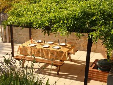 Pretty Holiday Home in Courry with Swimming Pool