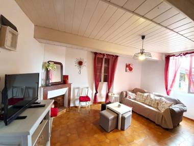 Maison de 4 chambres avec jacuzzi jardin clos et wifi a Bars