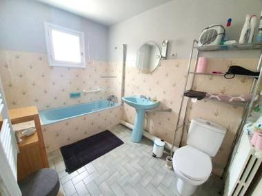 Maison de 4 chambres avec jacuzzi jardin clos et wifi a Bars