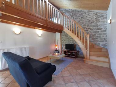 Gîte Saint-Romain-Lachalm 1 pièce 2 personnes - FR-1-582-264