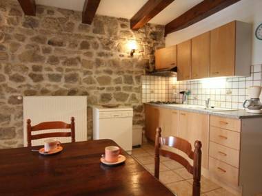 Gîte Saint-Romain-Lachalm 4 pièces 6 personnes - FR-1-582-269