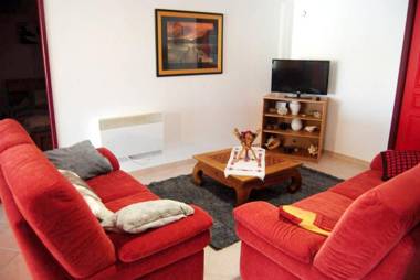 Appartement de 3 chambres avec piscine partagee jardin clos et wifi a Maurens