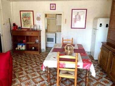 Maison de 2 chambres avec piscine partagee jardin amenage et wifi a Charmes