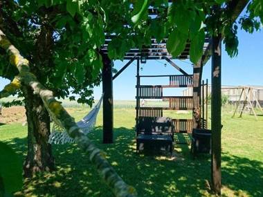 Studio avec piscine partagee jardin amenage et wifi a Charmes